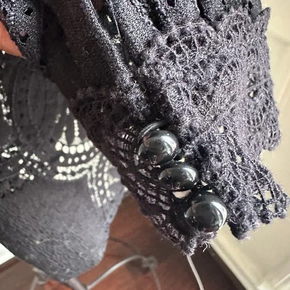 Sézane Bacall blouse in black ~ size 40, pre-owned! - Picture 4 of 12